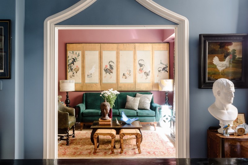 Amazing Colorful Living Rooms We Still Can’t Get Over_5