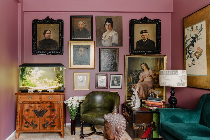 Amazing Colorful Living Rooms We Still Can’t Get Over_5