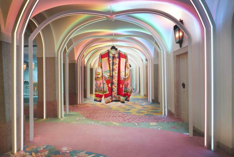 Milan Design Week Versace Steals Hearts With A Stunning Exhibition_1