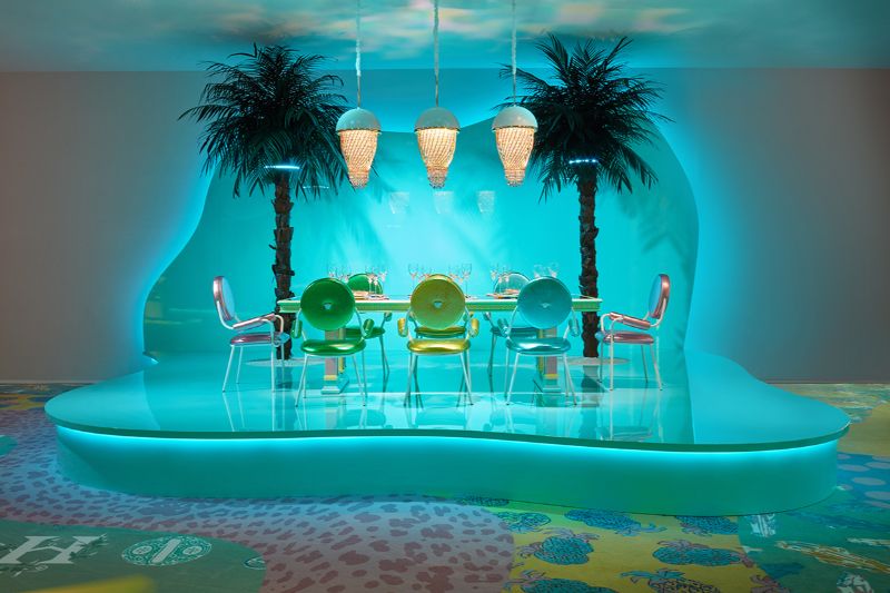 Milan Design Week Versace Steals Hearts With A Stunning Exhibition_2