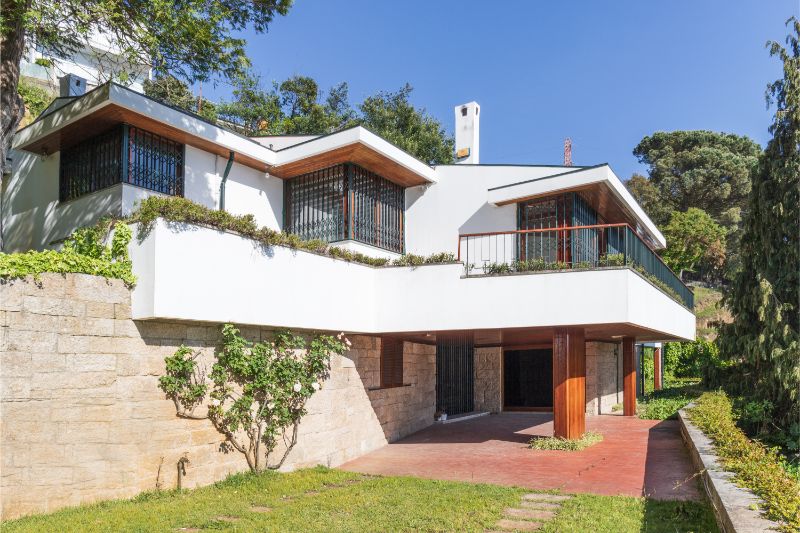 Let's Take A Tour Through A Mid-Century Modern Home_1