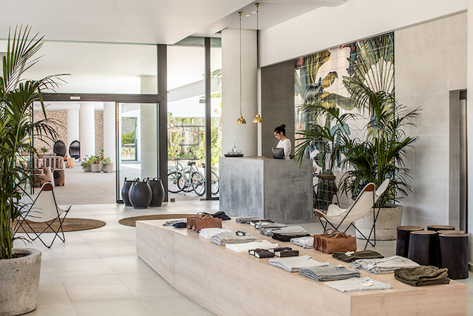 karina-eibatova-magical-jungle-tiles-casa-cook-hotel-designboom-04 karina-eibatova-magical-jungle-tiles-casa-cook-hotel-designboom-04 karina eibatova magical jungle tiles casa cook hotel Karina Eibatova Russian Artist Karina Eibatova creates “Magical Jungles” karina eibatova magical jungle tiles casa cook hotel designboom 04