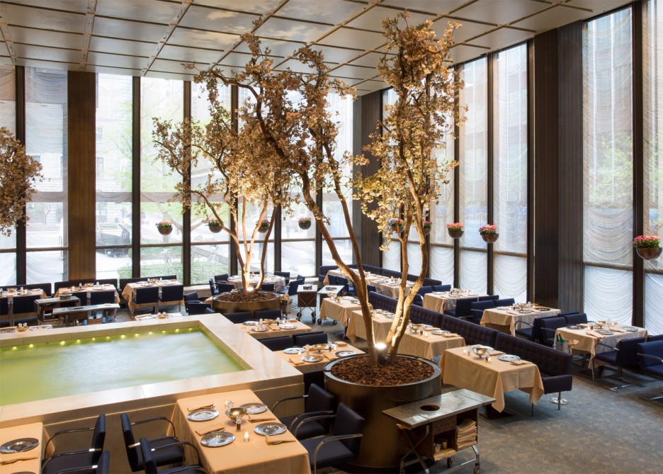 1-2 1-2 The auction of furniture and tableware from the iconic Philip Johnson – designed The Four Seasons restaurant in Manhattan has brought in over four times the original estimate. Tuesday’s sale – slammed by critics as “painful” – raised over $4.1 million (£3.1 million) as collectors rushed to obtain parts of the iconic Modernist interior, which was one of the last of its kind. philip johnson THE FOUR SEASONS RESTAURANT INTERIORS BY PHILIP JOHNSON 1 2