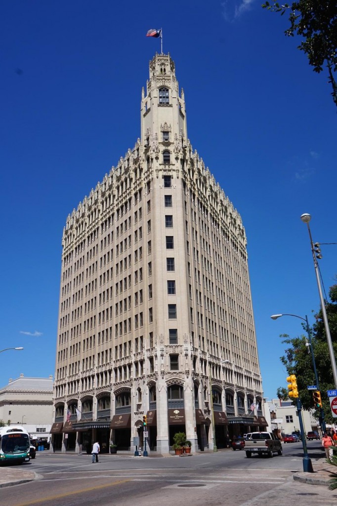 emily-682x1024 emily-682x1024 Haunted Hotels Haunted Hotels 6 Haunted Hotels that you can stay in for the spookiest Halloween emily 682x1024