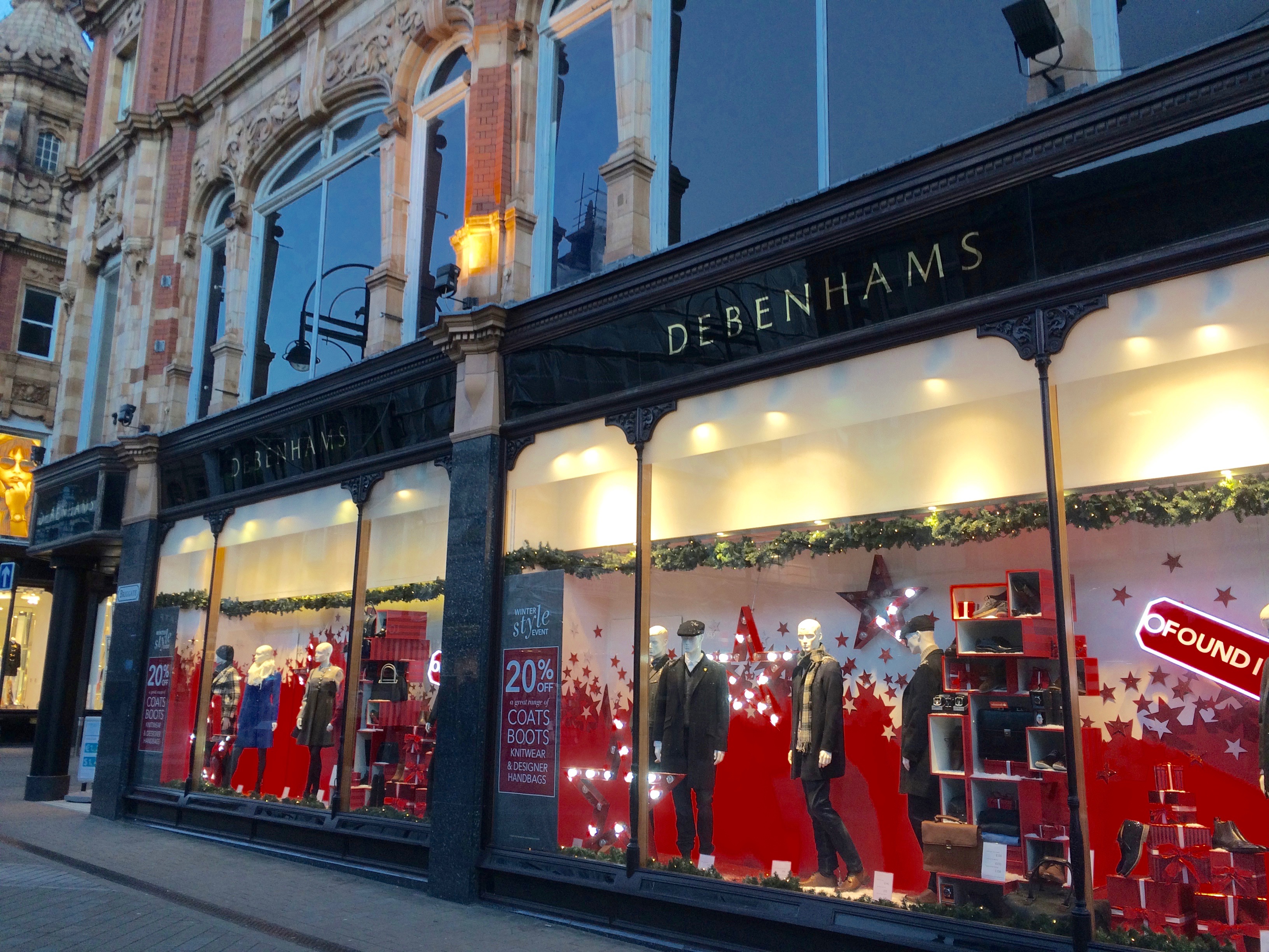 debenhams-leeds-window debenhams-leeds-window 5 STUNNING CHRISTMAS STORES TO VISIT IN LONDON Christmas stores 5 STUNNING CHRISTMAS STORES TO VISIT IN LONDON debenhams leeds window