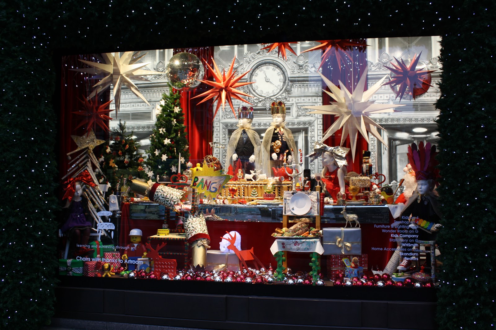 selfridges-christmas-window-art-room selfridges-christmas-window-art-room 5 STUNNING CHRISTMAS STORES TO VISIT IN LONDON Christmas stores 5 STUNNING CHRISTMAS STORES TO VISIT IN LONDON selfridges christmas window art room
