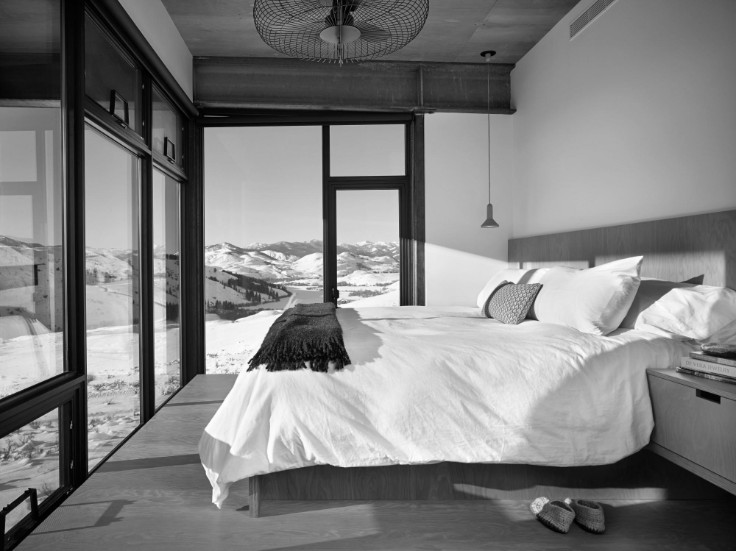 4-8 4-8 4 BREATHTAKING MID-CENTURY HOME SITS ON GLACIAL VALLEY mid-century home BREATHTAKING MID-CENTURY HOME SITS ON GLACIAL VALLEY 4 8