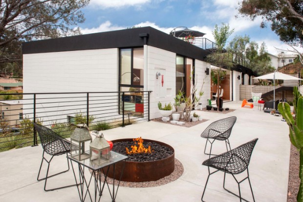 5-10 5-10 5 INSPIRING ECO-FRIENDLY MID-CENTURY MODERN HOUSE MID-CENTURY MODERN HOUSE INSPIRING ECO-FRIENDLY MID-CENTURY MODERN HOUSE 5 10