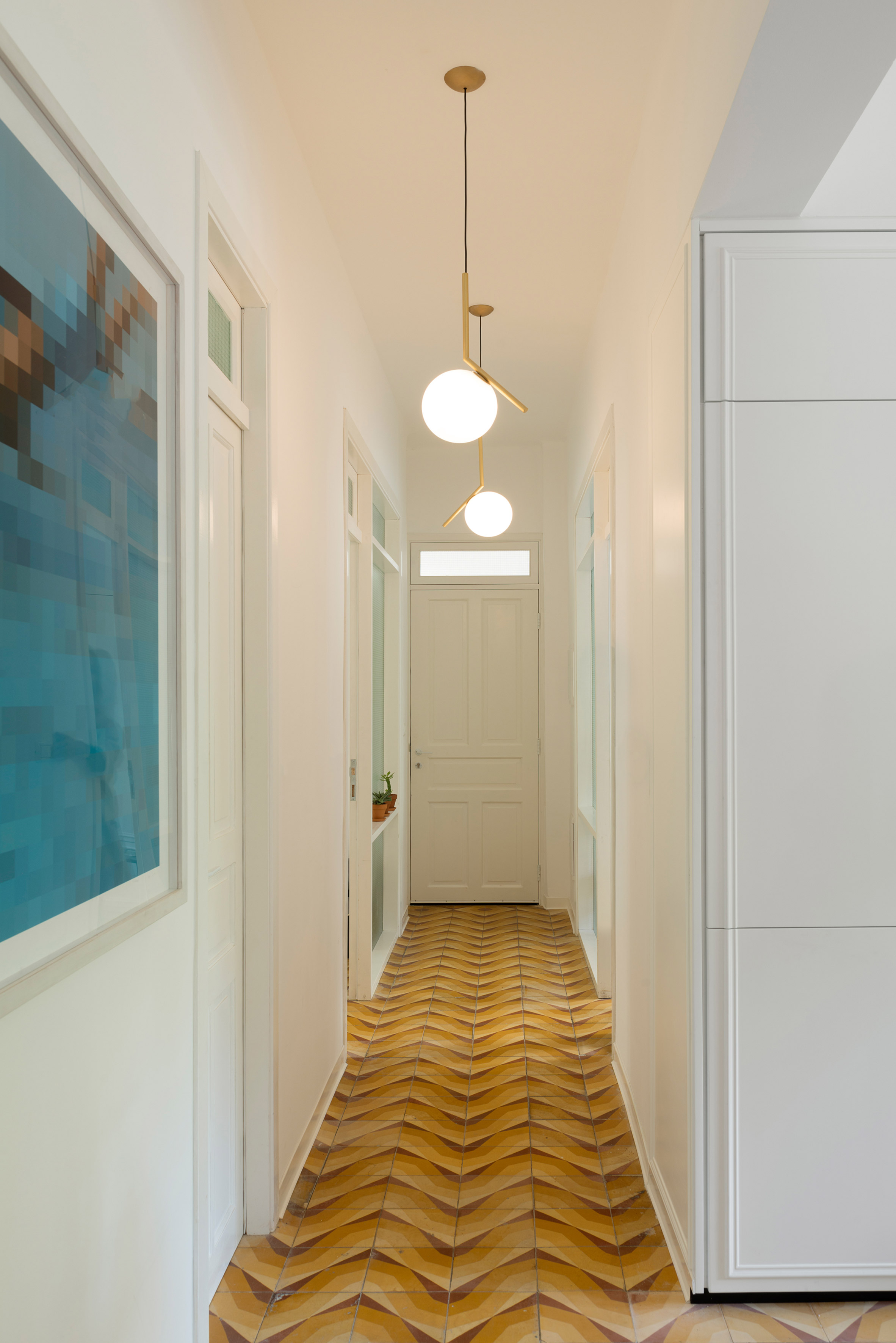 5-3 5-3 5 Bauhaus apartment in Tel Aviv renovated to highlight its history Bauhaus Bauhaus apartment in Tel Aviv renovated to highlight its history 5 3