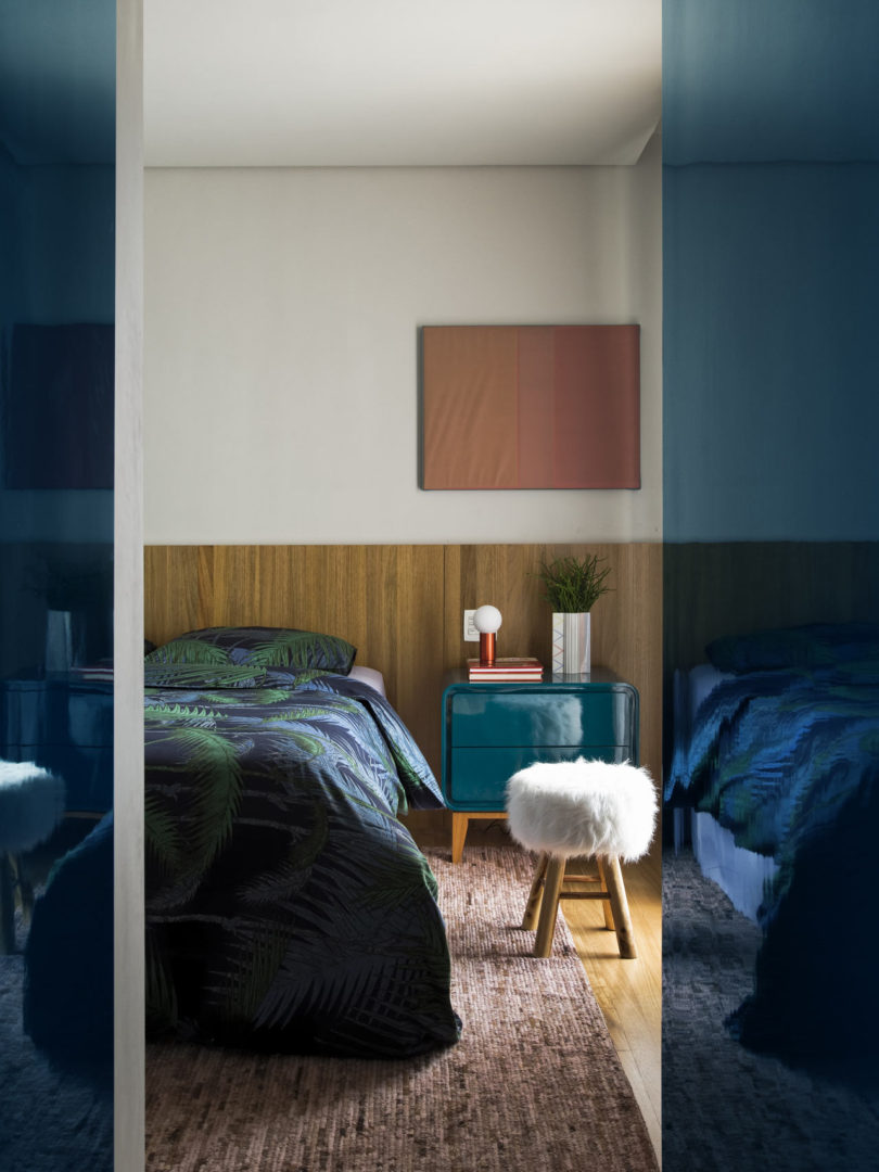 A São Paulo Apartment Inspired by Petroleum Blue São Paulo A São Paulo Apartment Inspired by Petroleum Blue 9