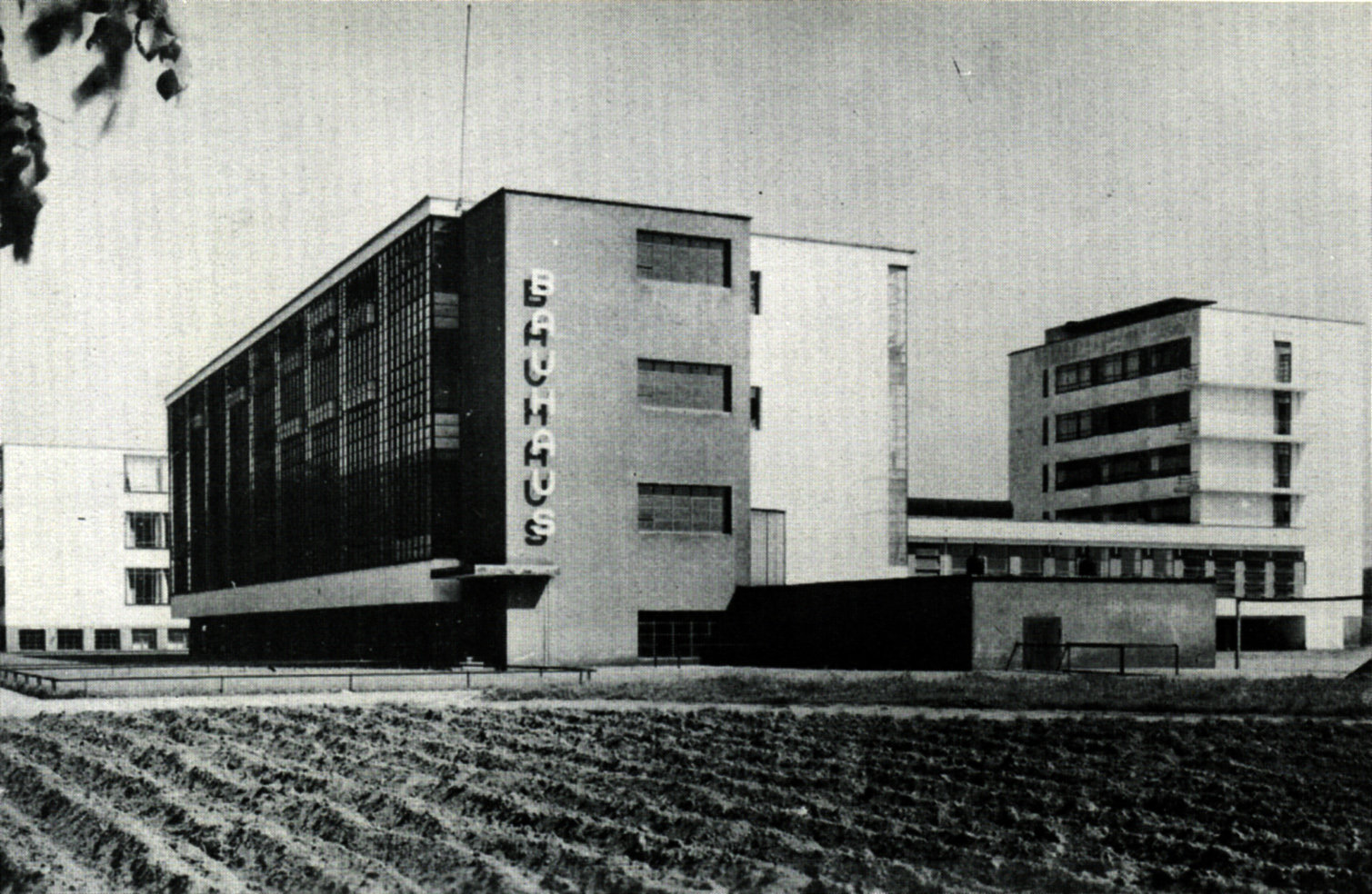 bauhaus-weimar2 bauhaus-weimar2 Walter Gropius and The Bauhaus walter gropius Walter Gropius and The Bauhaus bauhaus weimar2