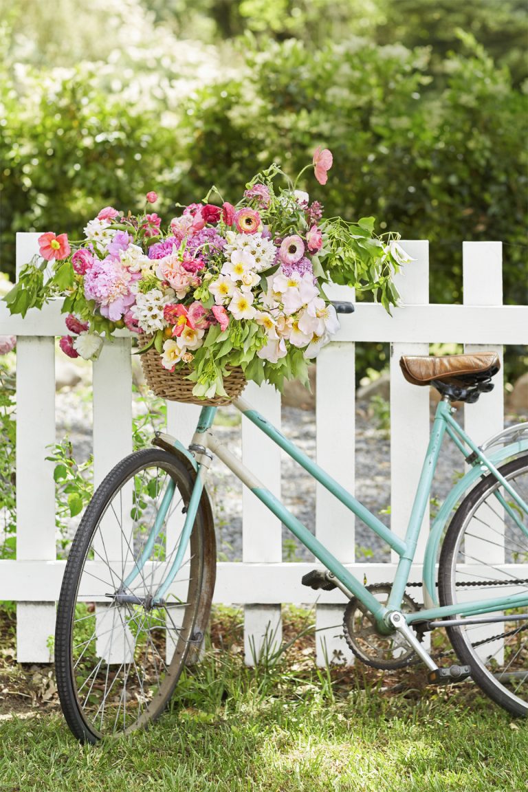 Spring-Trends-2017-How-to-Use-Vintage-Pieces-as-Flowers-Displays-4 Spring-Trends-2017-How-to-Use-Vintage-Pieces-as-Flowers-Displays-4 Essential Home Spring Trends 2017 How to Use Vintage Pieces as Flowers Displays spring trends 2017 Spring Trends 2017: How to Use Vintage Pieces as Flowers Displays Spring Trends 2017 How to Use Vintage Pieces as Flowers Displays 4