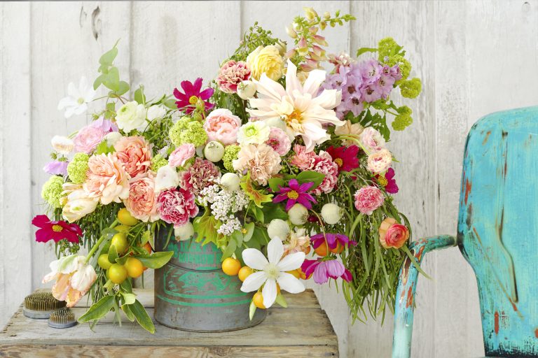 Spring-Trends-2017-How-to-Use-Vintage-Pieces-as-Flowers-Displays-6 Spring-Trends-2017-How-to-Use-Vintage-Pieces-as-Flowers-Displays-6 Essential Home Spring Trends 2017 How to Use Vintage Pieces as Flowers Displays spring trends 2017 Spring Trends 2017: How to Use Vintage Pieces as Flowers Displays Spring Trends 2017 How to Use Vintage Pieces as Flowers Displays 6