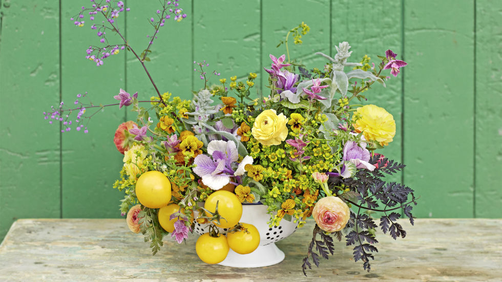 Spring-Trends-2017-How-to-Use-Vintage-Pieces-as-Flowers-Displays Spring-Trends-2017-How-to-Use-Vintage-Pieces-as-Flowers-Displays Essential Home Spring Trends 2017 How to Use Vintage Pieces as Flowers Displays spring trends 2017 Spring Trends 2017: How to Use Vintage Pieces as Flowers Displays Spring Trends 2017 How to Use Vintage Pieces as Flowers Displays