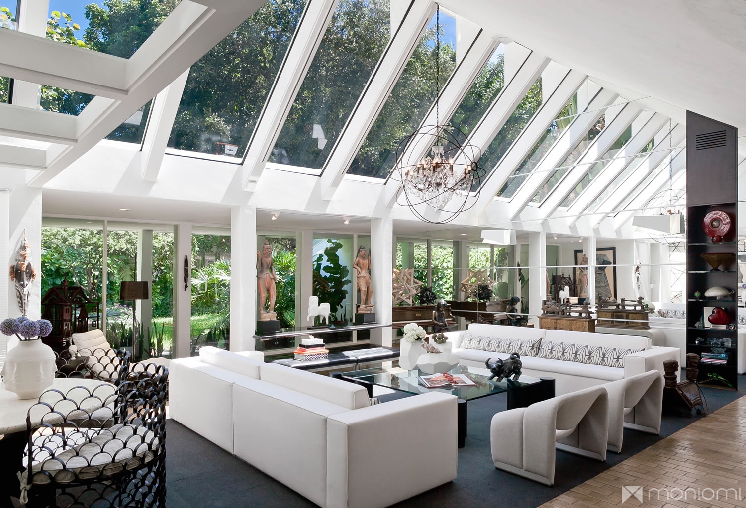 Interior designers' favorite projects interior designers Interior designers’ favorite projects 10 TheWorldTraveler LivingArea FullView