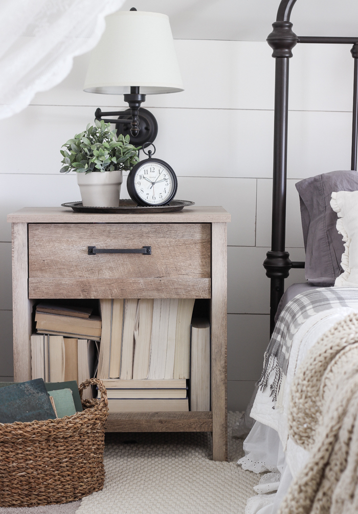 HOW TO DECORATE THE INTERIOR WITH BOOKS: 10 INTERESTING IDEAS interior with books How to decorate the interior with books: 10 interesting ideas HOW TO DECORATE THE INTERIOR WITH BOOKS AND MAGAZINES 15 INTERESTING IDEAS 1