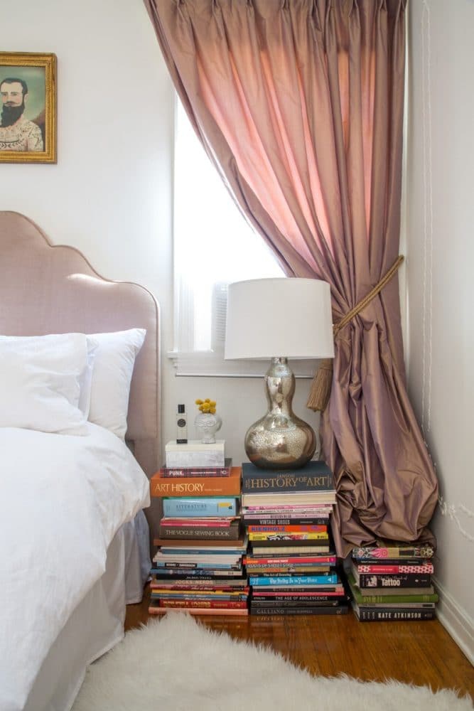 HOW TO DECORATE THE INTERIOR WITH BOOKS: 10 INTERESTING IDEAS interior with books How to decorate the interior with books: 10 interesting ideas HOW TO DECORATE THE INTERIOR WITH BOOKS AND MAGAZINES 15 INTERESTING IDEAS 2
