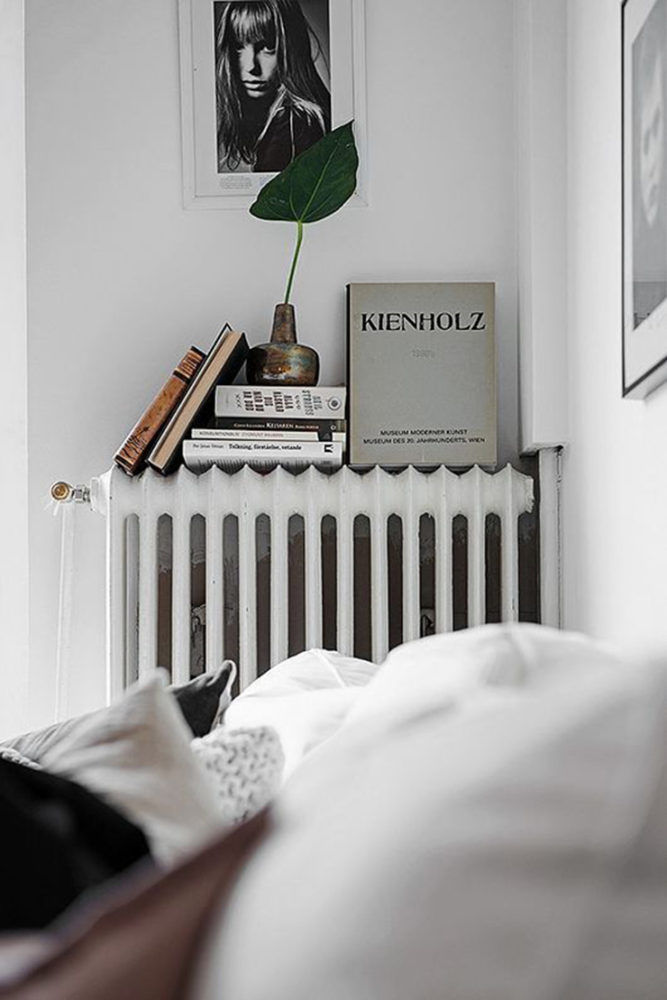 HOW TO DECORATE THE INTERIOR WITH BOOKS: 10 INTERESTING IDEAS interior with books How to decorate the interior with books: 10 interesting ideas HOW TO DECORATE THE INTERIOR WITH BOOKS AND MAGAZINES 15 INTERESTING IDEAS 5