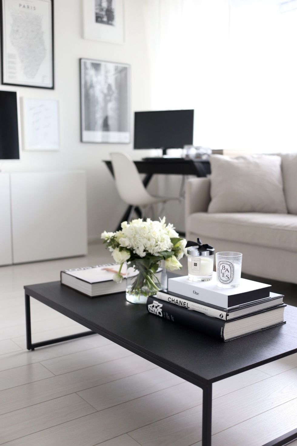 HOW TO DECORATE THE INTERIOR WITH BOOKS: 10 INTERESTING IDEAS interior with books How to decorate the interior with books: 10 interesting ideas HOW TO DECORATE THE INTERIOR WITH BOOKS AND MAGAZINES 15 INTERESTING IDEAS