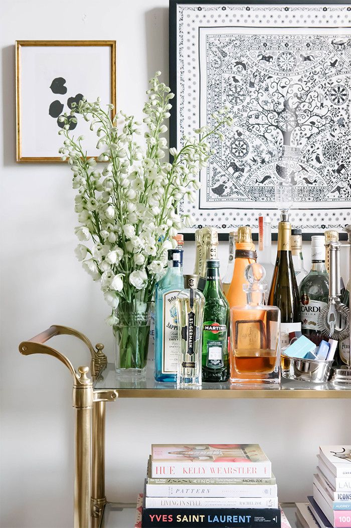 HOW TO DECORATE THE INTERIOR WITH BOOKS: 10 INTERESTING IDEAS interior with books How to decorate the interior with books: 10 interesting ideas How to decorate the interior with books and magazines 15 interesting ideas 1