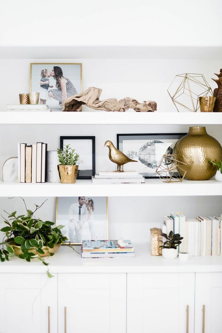 HOW TO DECORATE THE INTERIOR WITH BOOKS: 10 INTERESTING IDEAS interior with books How to decorate the interior with books: 10 interesting ideas How to decorate the interior with books and magazines 15 interesting ideas