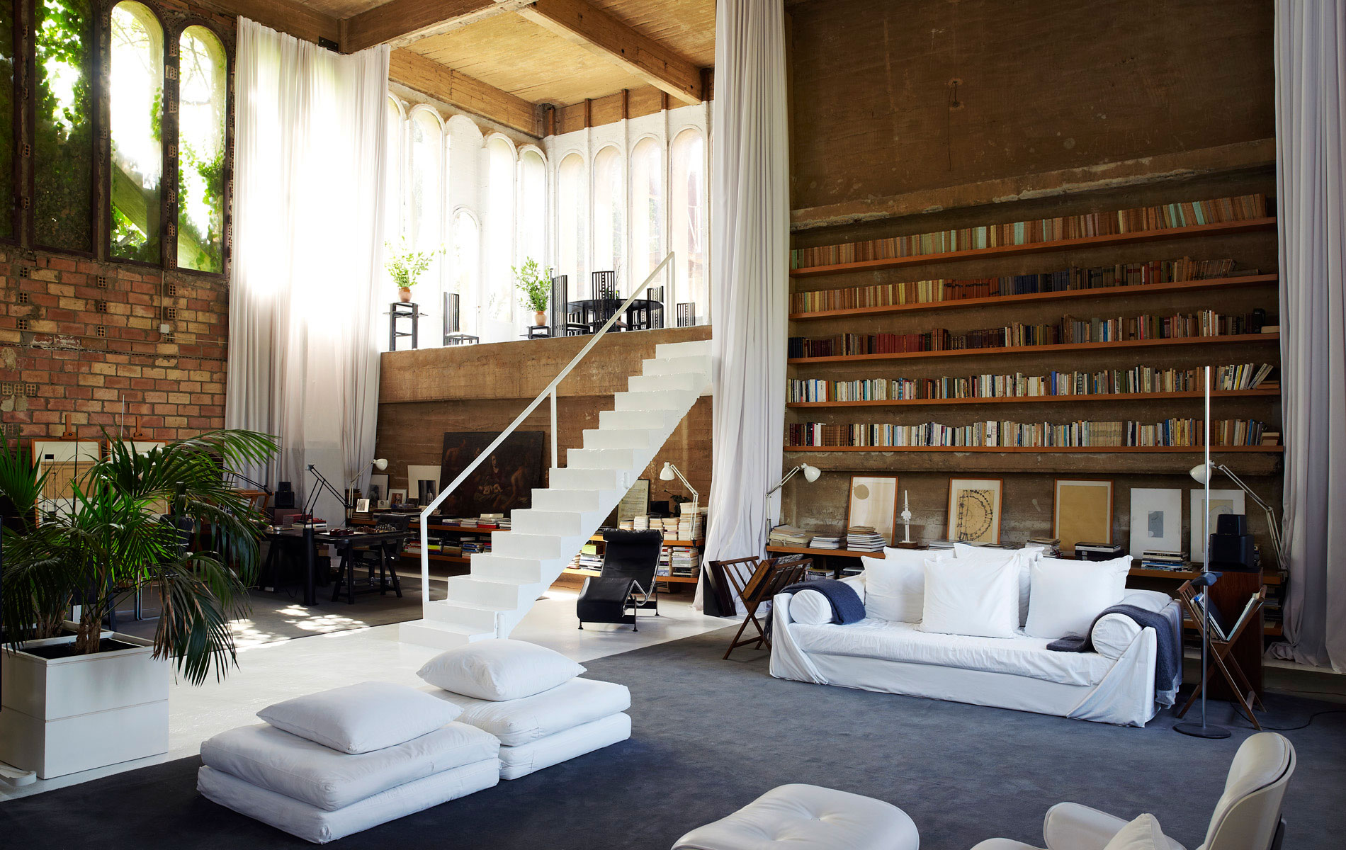 barcelona House in a former cement factory in Barcelona, 1000 m² Bofill 1