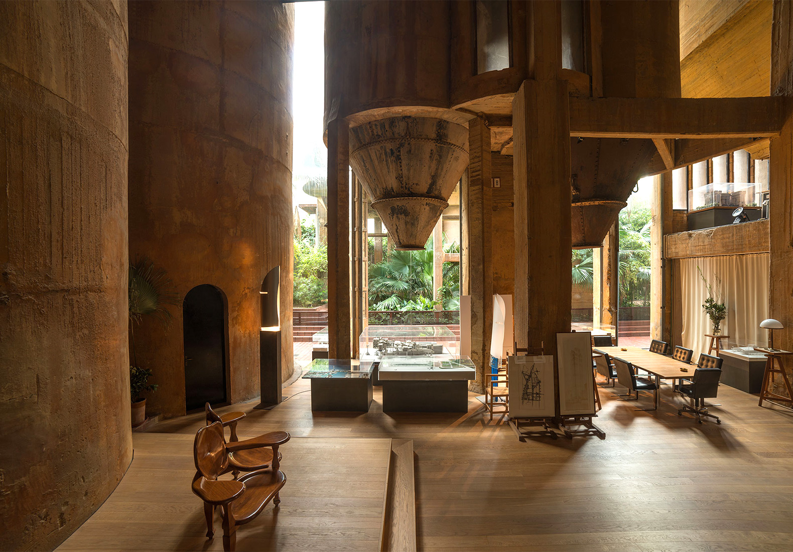 House in a former cement factory in Barcelona, 1000 m² barcelona House in a former cement factory in Barcelona, 1000 m² Bofill 2