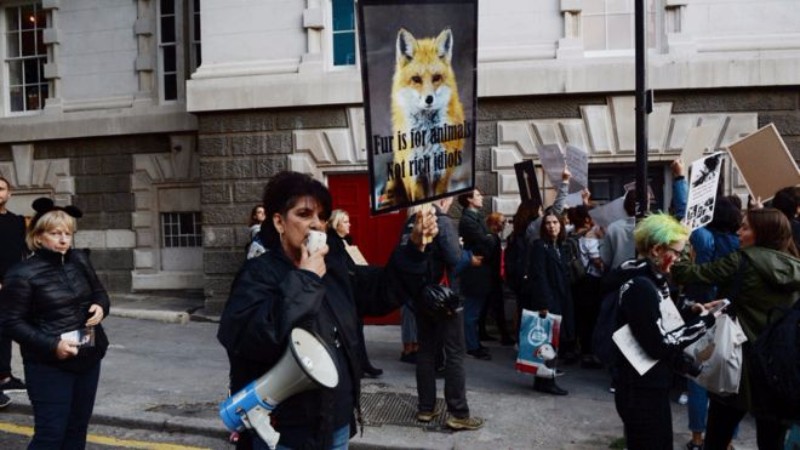 London Fashion Week Spring 2018: The Highlights London Fashion Week Spring 2018 London Fashion Week Spring 2018: The Highlights Anti fur protesters reuters