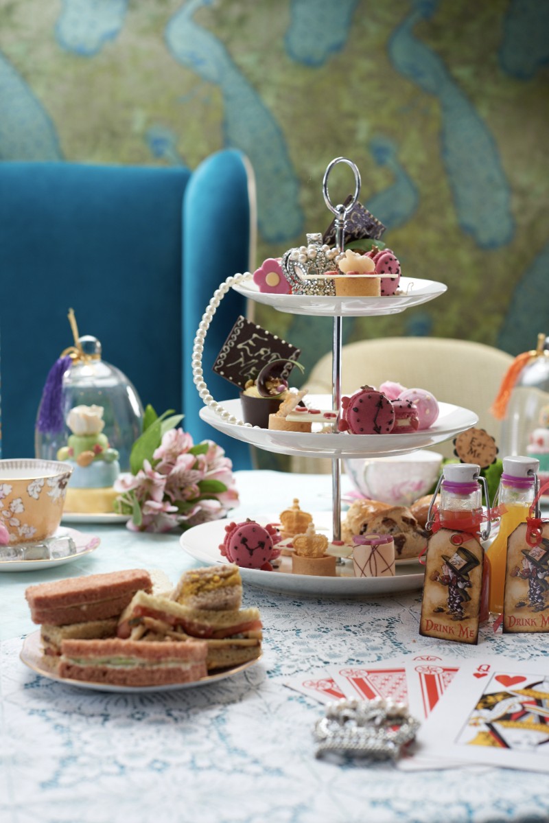 Go Mad w/ this Alice in Wonderland Tea Party in London alice in wonderland tea party Go Mad w/ this Alice in Wonderland Tea Party in London Go Mad w this Alice in Wonderland Tea Party in London 5