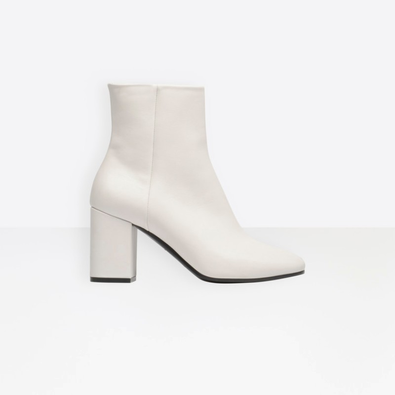 Winter is coming but first check out the Fall 2017 shoe trends Fall 2017 shoe trends Winter is coming but first check out the Fall 2017 shoe trends White Flags BALENCIAGA