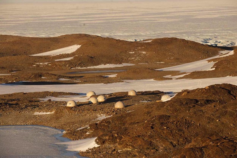 Meet the most exclusive hotel in the world Whichaway Camp, Antartica_1 whichaway camp Meet the most exclusive hotel in the world: Whichaway Camp, Antartica Meet the most exclusive hotel in the world Whichaway Camp Antartica 1