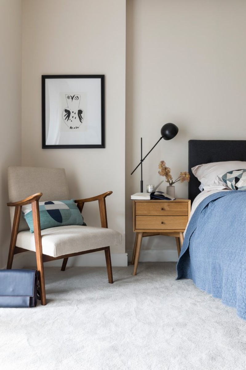 london-mid-century-chair-with-white-table-lamps-bedroom-contemporary-and-beige-dark-wood-dining-black-bed london-mid-century-chair-with-white-table-lamps-bedroom-contemporary-and-beige-dark-wood-dining-black-bed 5 Inspiring Ways of Using a Mid-Century Chair in Your Home Decor mid-century chair 5 Inspiring Ways of Using a Mid-Century Chair in Your Home Decor london mid century chair with white table lamps bedroom contemporary and beige dark wood dining black bed