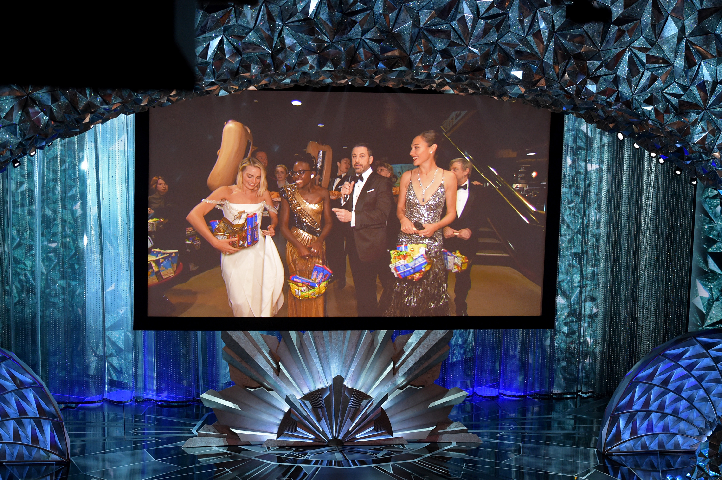 Oscars-2018-Our-10-Favorite-Moments-from-Last-Night_12 Oscars-2018-Our-10-Favorite-Moments-from-Last-Night_12 Oscars 2018- Our 10 Favorite Moments from Last Night_11 oscars 2018 Oscars 2018: Our 10 Favorite Moments from Last Night Oscars 2018 Our 10 Favorite Moments from Last Night 12