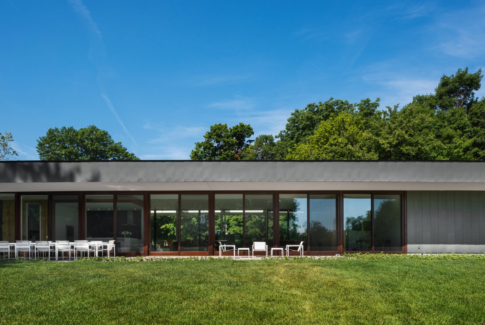 A-Mid-Century-Modern-Home-in-Indiana-by-Deborah-Berke-Partners_1 A-Mid-Century-Modern-Home-in-Indiana-by-Deborah-Berke-Partners_1 A Mid-Century Modern Home in Indiana by Deborah Berke Partners_1 mid-century modern home A Mid-Century Modern Home in Indiana by Deborah Berke Partners A Mid Century Modern Home in Indiana by Deborah Berke Partners 1