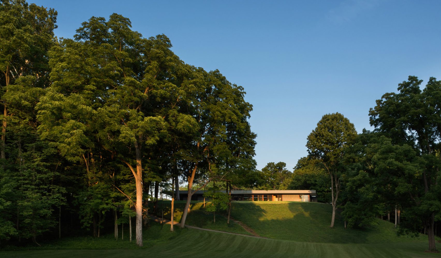 A-Mid-Century-Modern-Home-in-Indiana-by-Deborah-Berke-Partners_8 A-Mid-Century-Modern-Home-in-Indiana-by-Deborah-Berke-Partners_8 A Mid-Century Modern Home in Indiana by Deborah Berke Partners_1 mid-century modern home A Mid-Century Modern Home in Indiana by Deborah Berke Partners A Mid Century Modern Home in Indiana by Deborah Berke Partners 8
