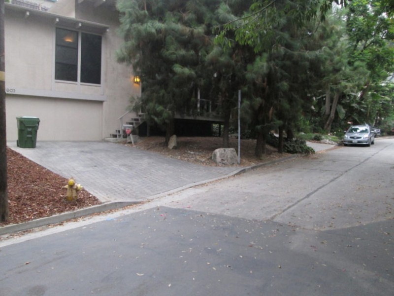 BEFORE-A-Mid-Century-Modern-Home-Sits-on-a-Hillside-of-Dreamy-Los-Angeles-1 BEFORE-A-Mid-Century-Modern-Home-Sits-on-a-Hillside-of-Dreamy-Los-Angeles-1 mid-century modern home A Mid-Century Modern Home Sits on a Hillside of Dreamy Los Angeles BEFORE A Mid Century Modern Home Sits on a Hillside of Dreamy Los Angeles 1
