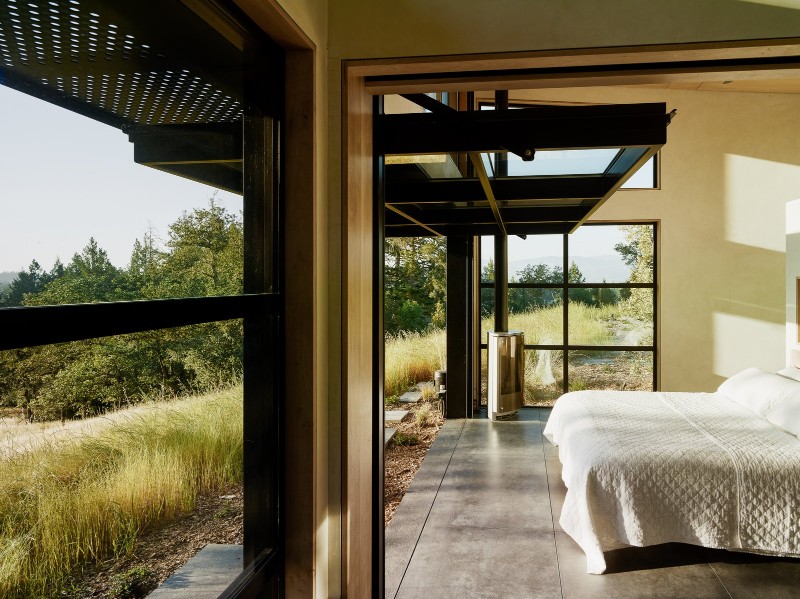 even-the-bedrooms-are-just-a-few-steps-away-from-nature even-the-bedrooms-are-just-a-few-steps-away-from-nature A Northern California House that Blends in with Its Natural Surroundings california house A Northern California House that Blends in with Natural Surroundings even the bedrooms are just a few steps away from nature
