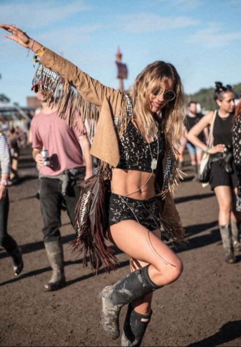 fringe-tan-jacket fringe-tan-jacket Reinvent Your Music Festival Outfits Without Looking Like an Amateur music festival outfits Reinvent Your Music Festival Outfits Without Looking Like an Amateur fringe tan jacket