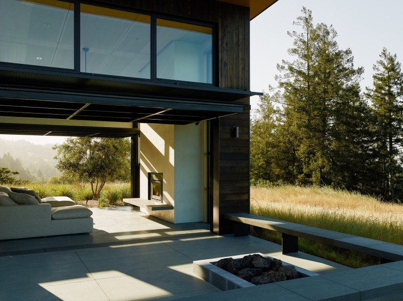 A Northern California House that Blends in with Its Natural Surroundings california house A Northern California House that Blends in with Natural Surroundings the expansive northern californian landscape seamlessly enters the home