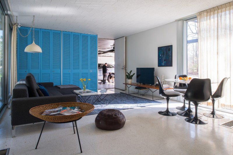 A 1960s Mid-Century Modern House in Indiana That's Been Kept Untouched mid-century modern house A 1960s Mid-Century Modern House in Indiana That’s Been Kept Untouched cos7373