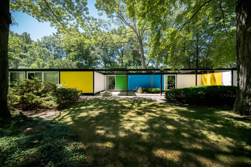 A 1960s Mid-Century Modern House in Indiana That's Been Kept Untouched mid-century modern house A 1960s Mid-Century Modern House in Indiana That’s Been Kept Untouched the frost house interiors preservation modernism indiana usa dezeen 2364 col 20