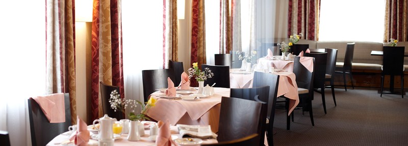 monoplan, mid-century modern architecture, mid-century architecture, restaurant interior, mid-century design, interior design firm monoplan Monoplan: Taking Over The Hospitality And Corporate Design World Monoplan Taking Over The Hospitality And Corporate Design World 6