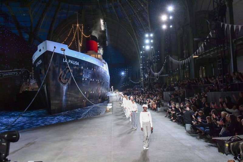 Karl Lagerfeld, The Iconic Chanel Designer Who Revolutionized Fashion_2 karl lagerfeld Karl Lagerfeld, The Iconic Chanel Designer Who Revolutionized Fashion Karl Lagerfeld The Iconic Chanel Designer Who Revolutionized Fashion 2