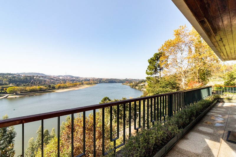 Covet Valley A New Mid-Century House For All Design Lovers_1 mid-century house Covet Valley: A New Mid-Century House For All Design Lovers Covet Valley A New Mid Century House For All Design Lovers 1