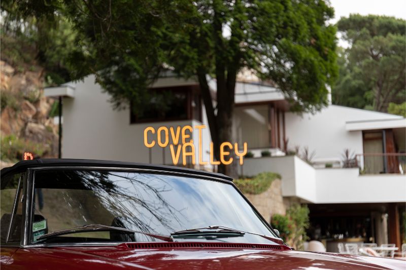 An-Unmissable-Tour-Of-The-Trendiest-Mid-Century-Modern-Home-In-Porto_1 An-Unmissable-Tour-Of-The-Trendiest-Mid-Century-Modern-Home-In-Porto_1 An Unmissable Tour Of The Trendiest Mid-Century Modern Home In Porto_1 mid-century modern home An Unmissable Tour Of The Trendiest Mid-Century Modern Home In Porto An Unmissable Tour Of The Trendiest Mid Century Modern Home In Porto 1