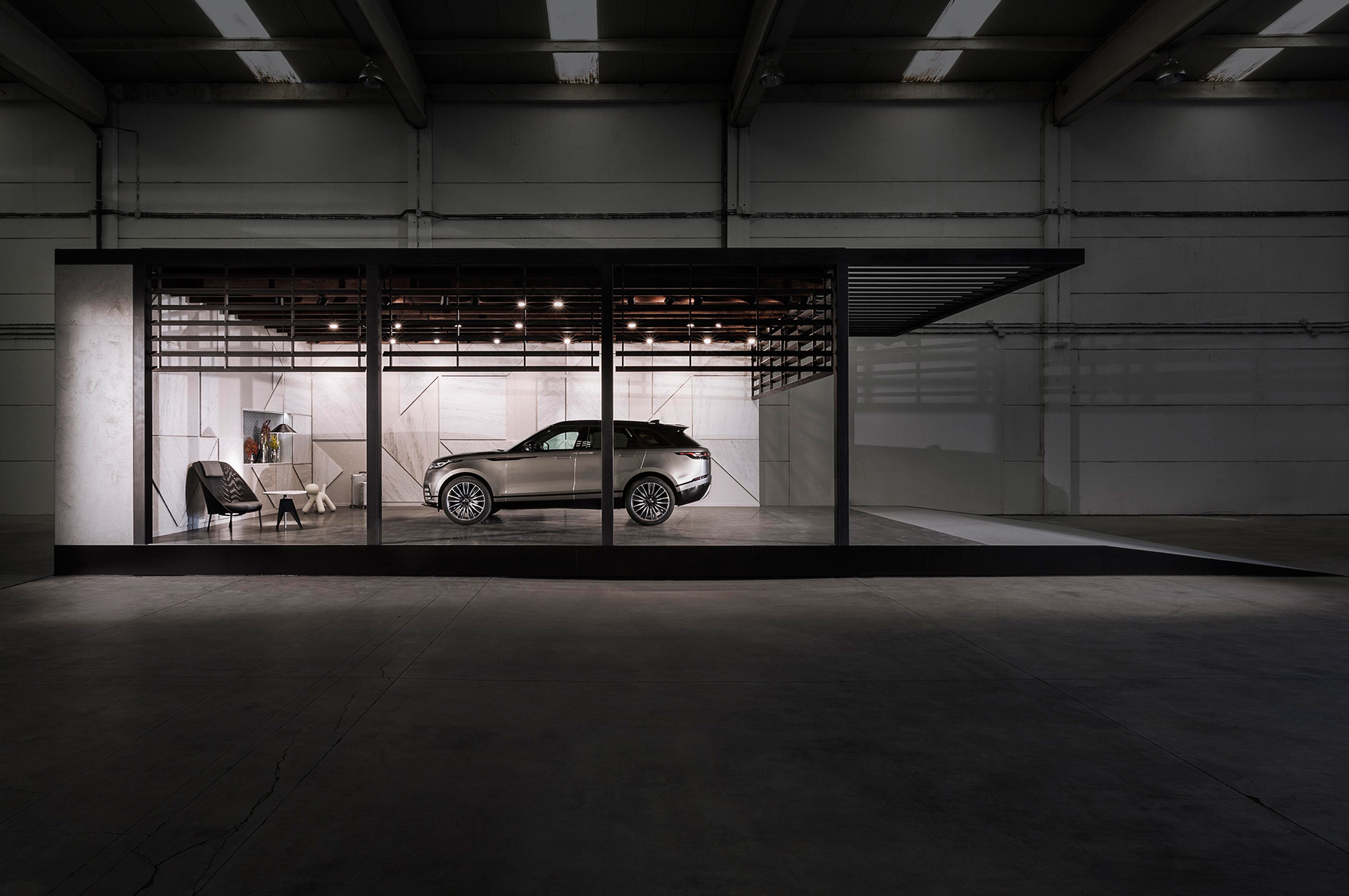 spanish interior designer Erico Navazo: The Spanish Interior Designer That You Should Follow 1509737754land rover y erico navazo garajevelar 1jpg