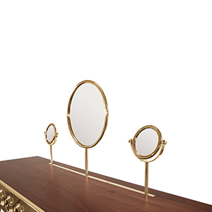 Monocles dressing table